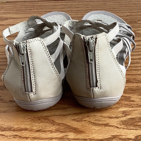 YUU Tilly Taupe Sandals - Women’s Size 9 1/2M. - Picture 3 of 7